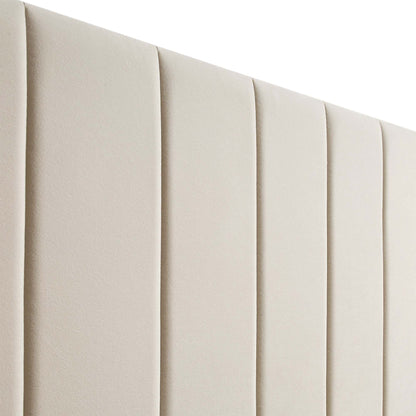 Cadre de lit rembourré en velours Sylvie avec pieds chromés dorés, velours champagne