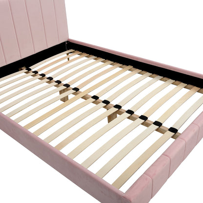 Cadre de lit rembourré en velours Sylvie avec pieds chromés dorés, velours rose