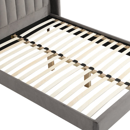 Cadre de lit rembourré en velours gris Eleanor avec tête de lit bombée