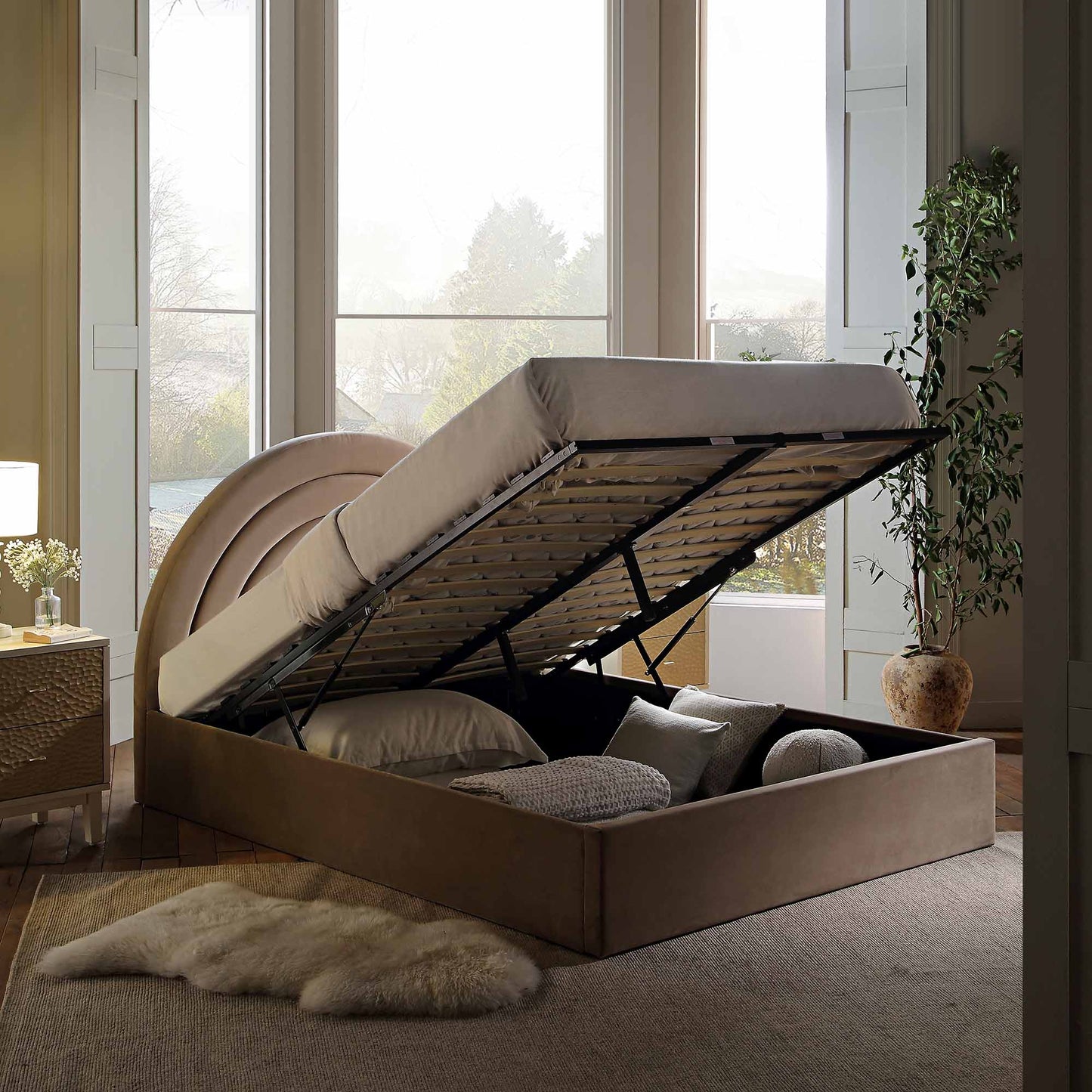 Lit coffre ottoman en velours de vison Archer