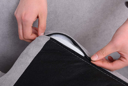 Canapé 3 places Sherbrook en tissu avec bordure contrastante en tissu gris clair