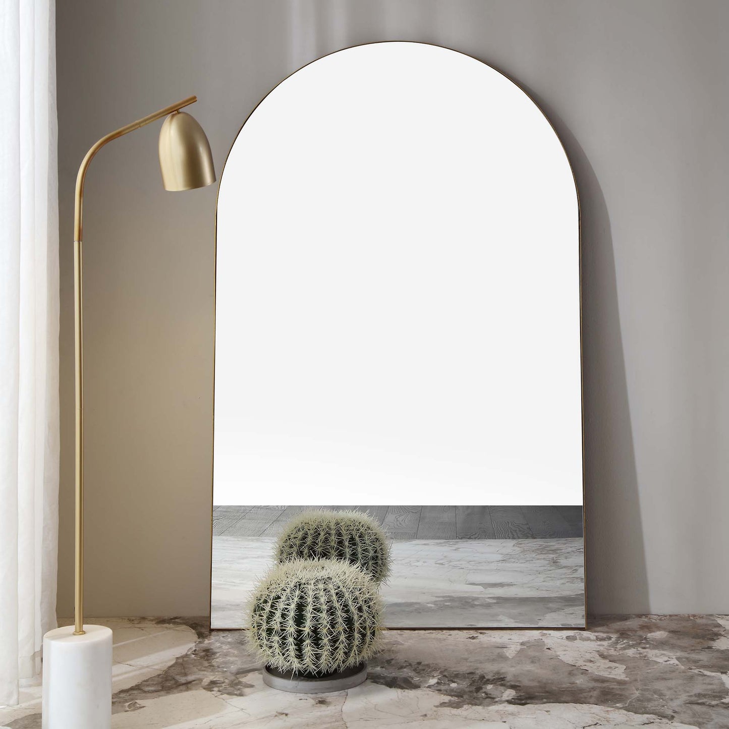 Miroir arqué Eden avec cadre en métal 180 x 110 cm, effet or antique