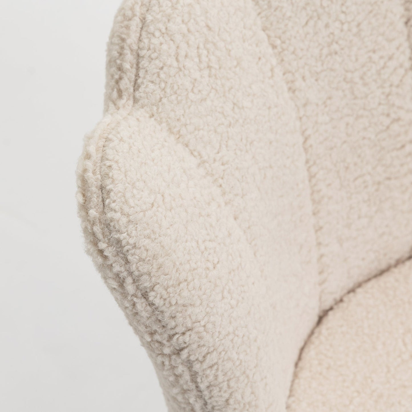 Chaise pivotante festonnée Hepburn (bouclée écrue)