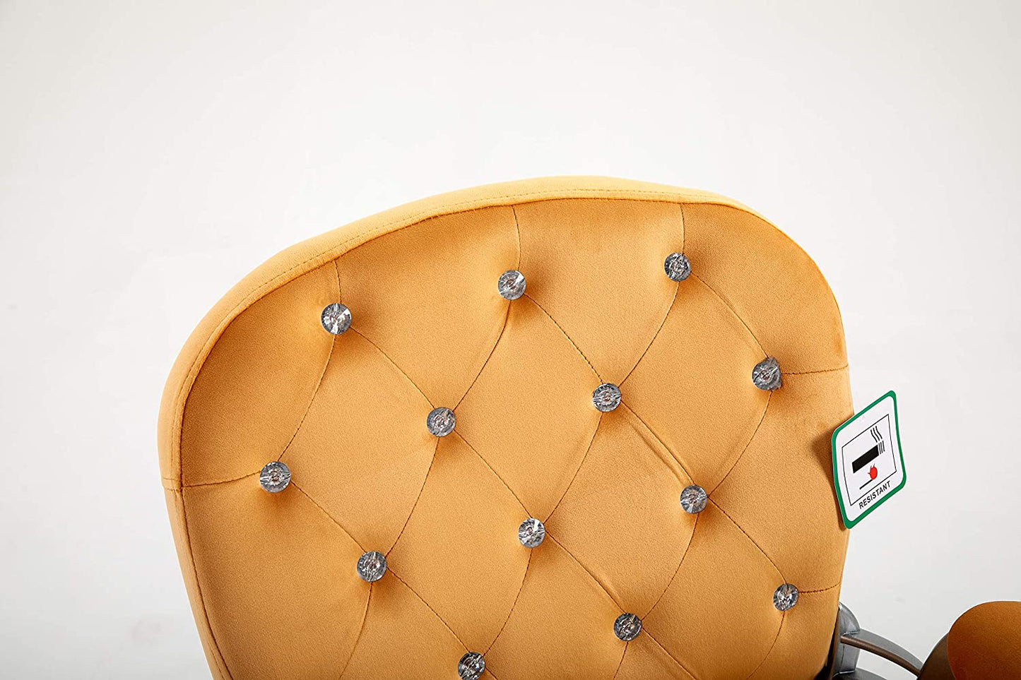 Fauteuil pivotant Chesterfield en velours moutarde