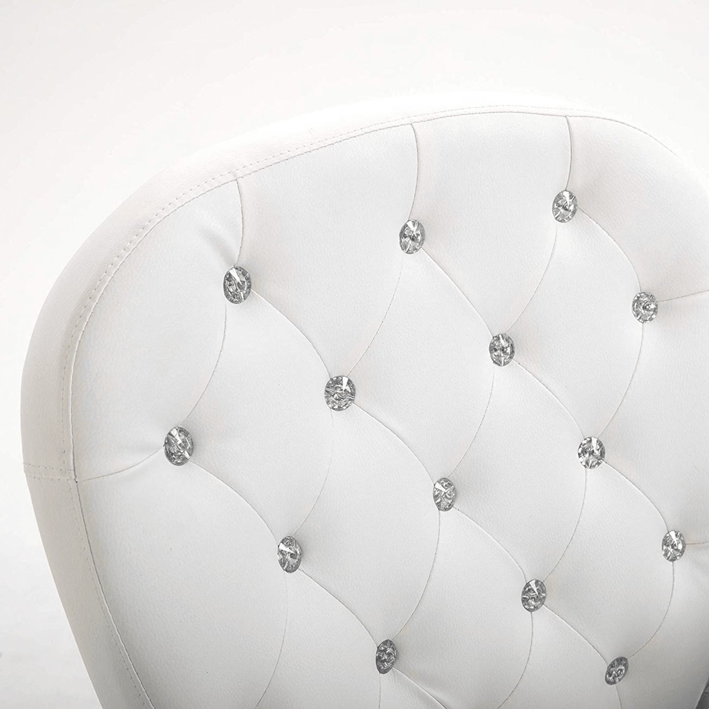 Fauteuil pivotant Chesterfield en similicuir blanc