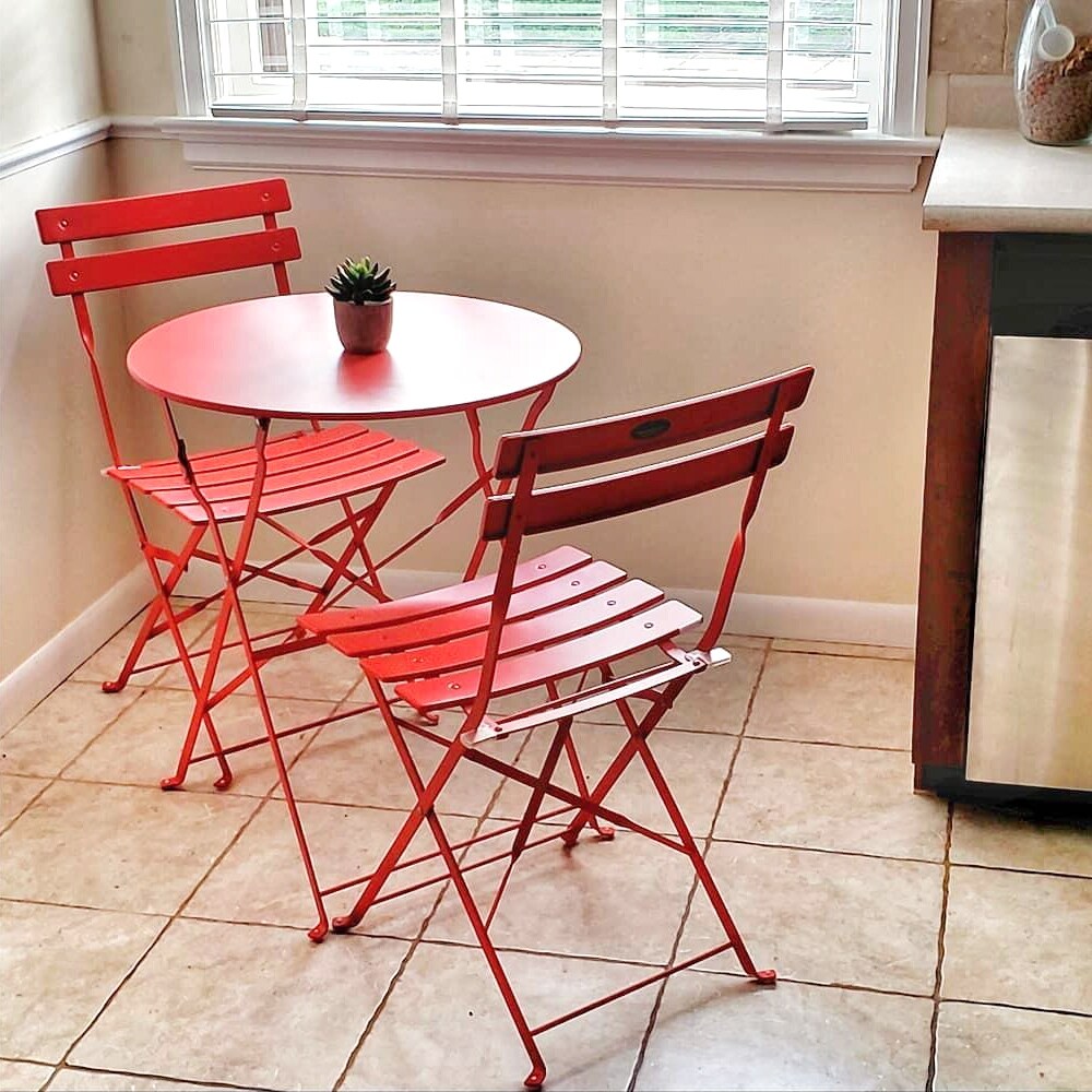 Ensemble bistro pliable en métal 3 pièces, résistant aux intempéries, idéal pour l'intérieur et l'extérieur, avec terrasse, jardin ou cour.