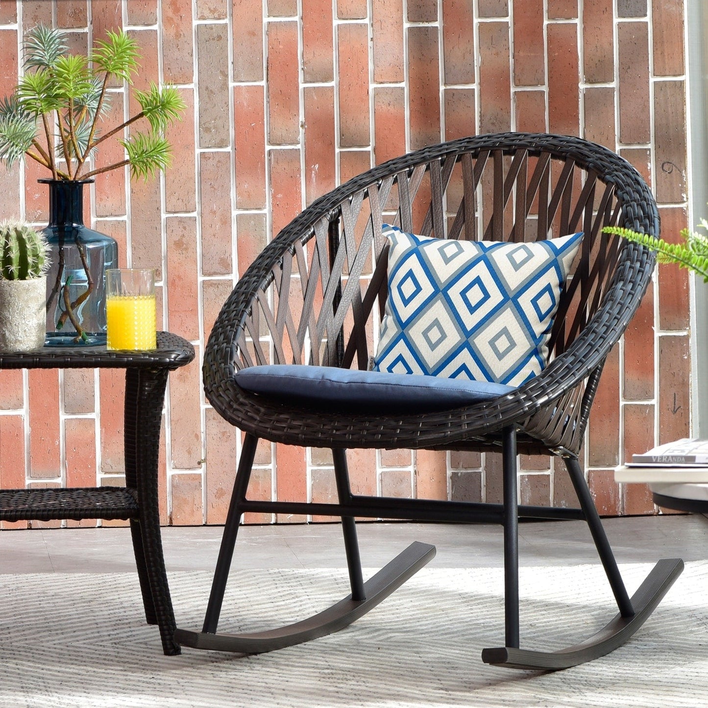 Ensemble bistro de patio OVIOS 3 pièces avec fauteuil à bascule et table basse en verre