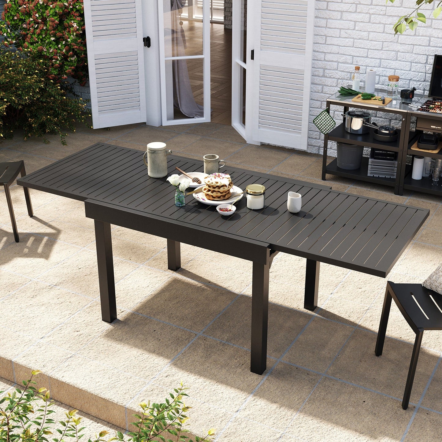 Ensemble de salle à manger d'extérieur Pellabant en aluminium 5/7/9 pièces avec table extensible et chaises empilables