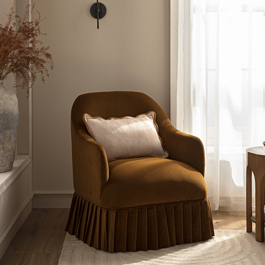 Fauteuil à jupe Calliope, velours cannelle