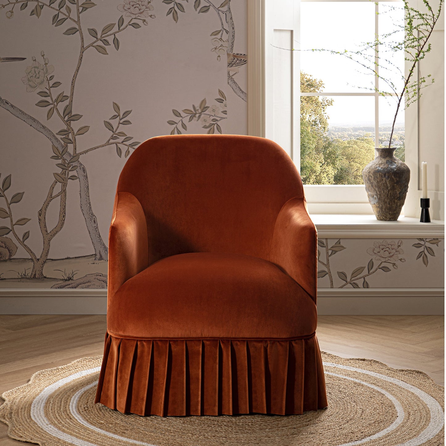 Fauteuil à jupe Calliope, velours rouille
