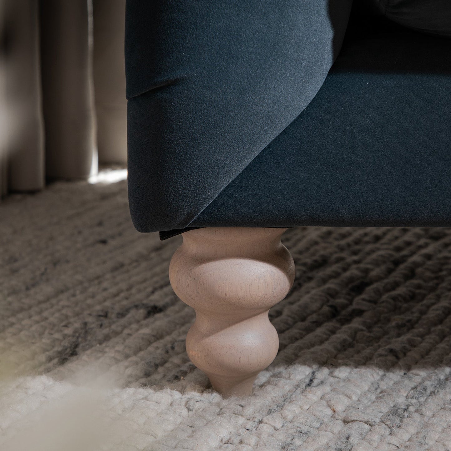 Fauteuil Chesterfield Ashby, velours bleu égéen