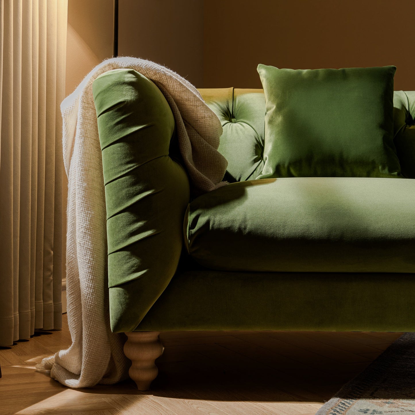 Causeuse Ashby Chesterfield, velours vert fougère