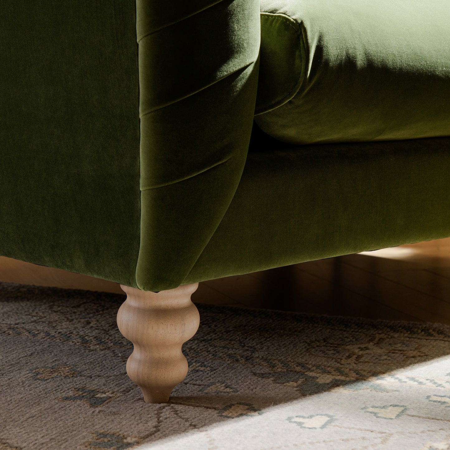 Causeuse Ashby Chesterfield, velours vert fougère