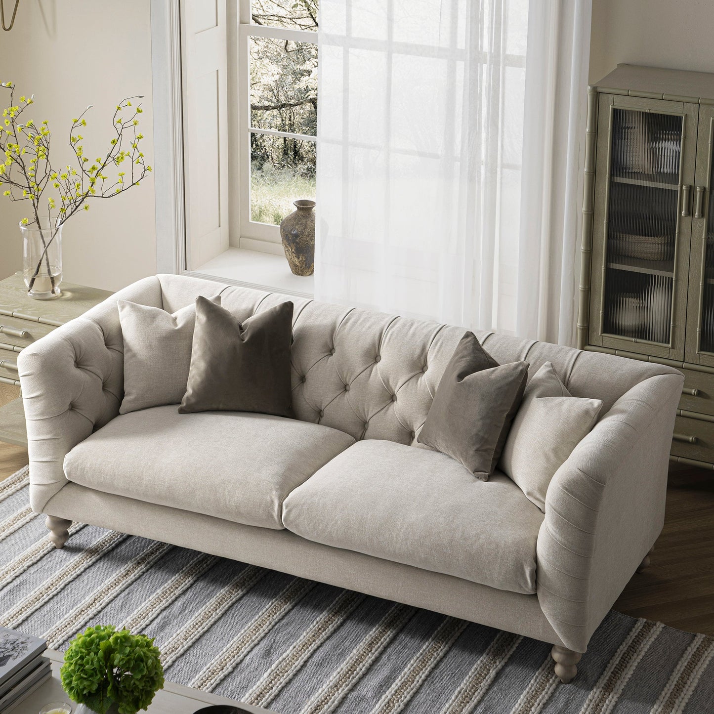 Grand canapé 3 places Ashby Chesterfield, chenille avoine