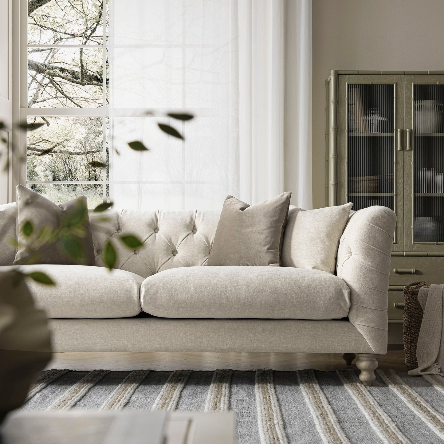 Grand canapé 3 places Ashby Chesterfield, chenille avoine