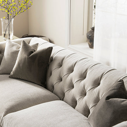 Grand canapé 3 places Ashby Chesterfield, chenille avoine