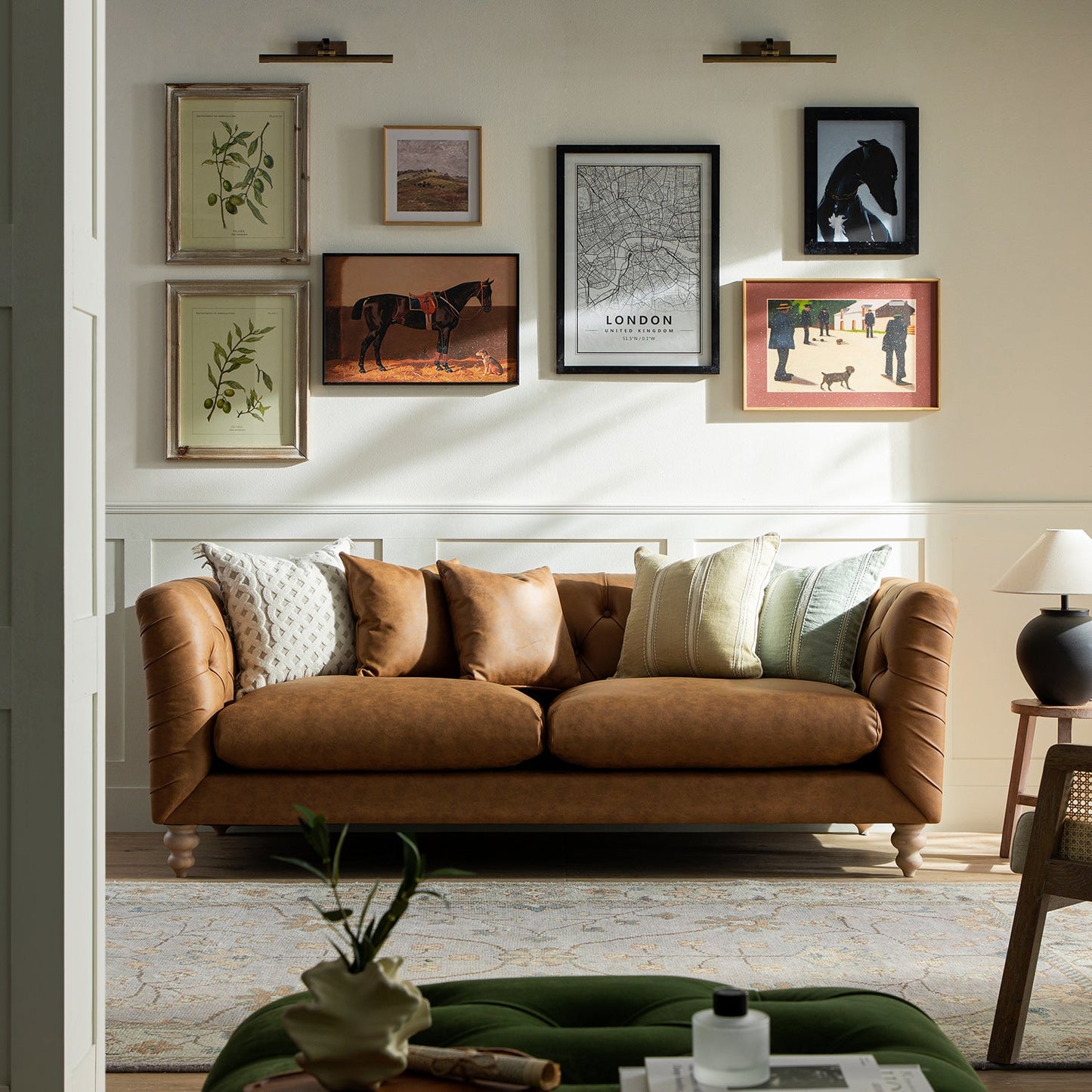 Grand canapé 3 places Ashby Chesterfield, similicuir beige