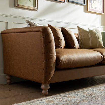 Grand canapé 3 places Ashby Chesterfield, similicuir beige