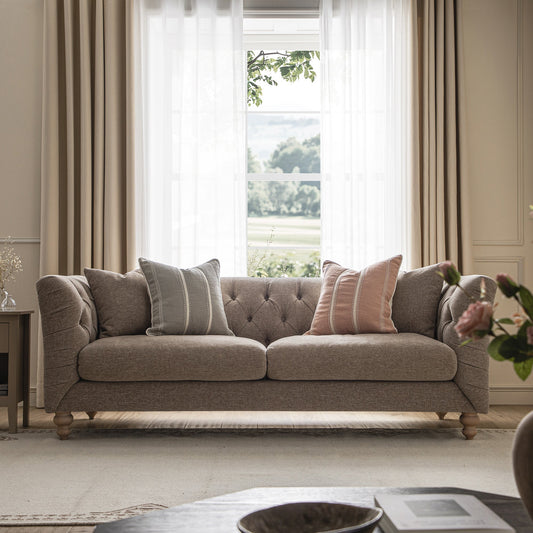 Grand canapé 3 places Ashby Chesterfield, chenille taupe