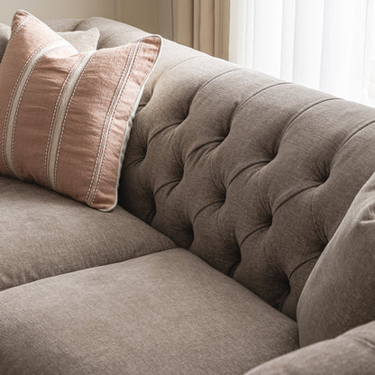 Grand canapé 3 places Ashby Chesterfield, chenille taupe