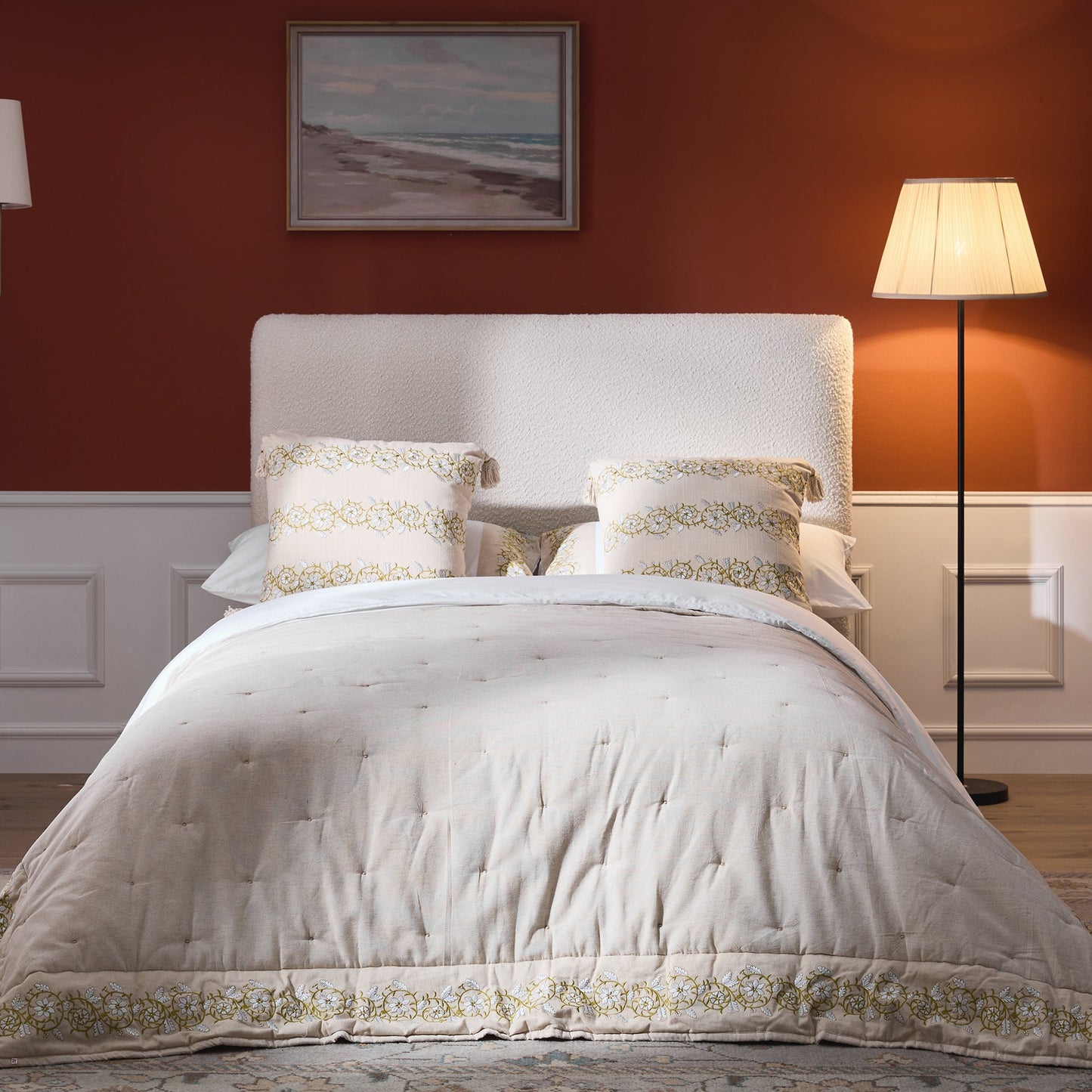 Lit double pliant Magda dans un pouf, beige bouclé