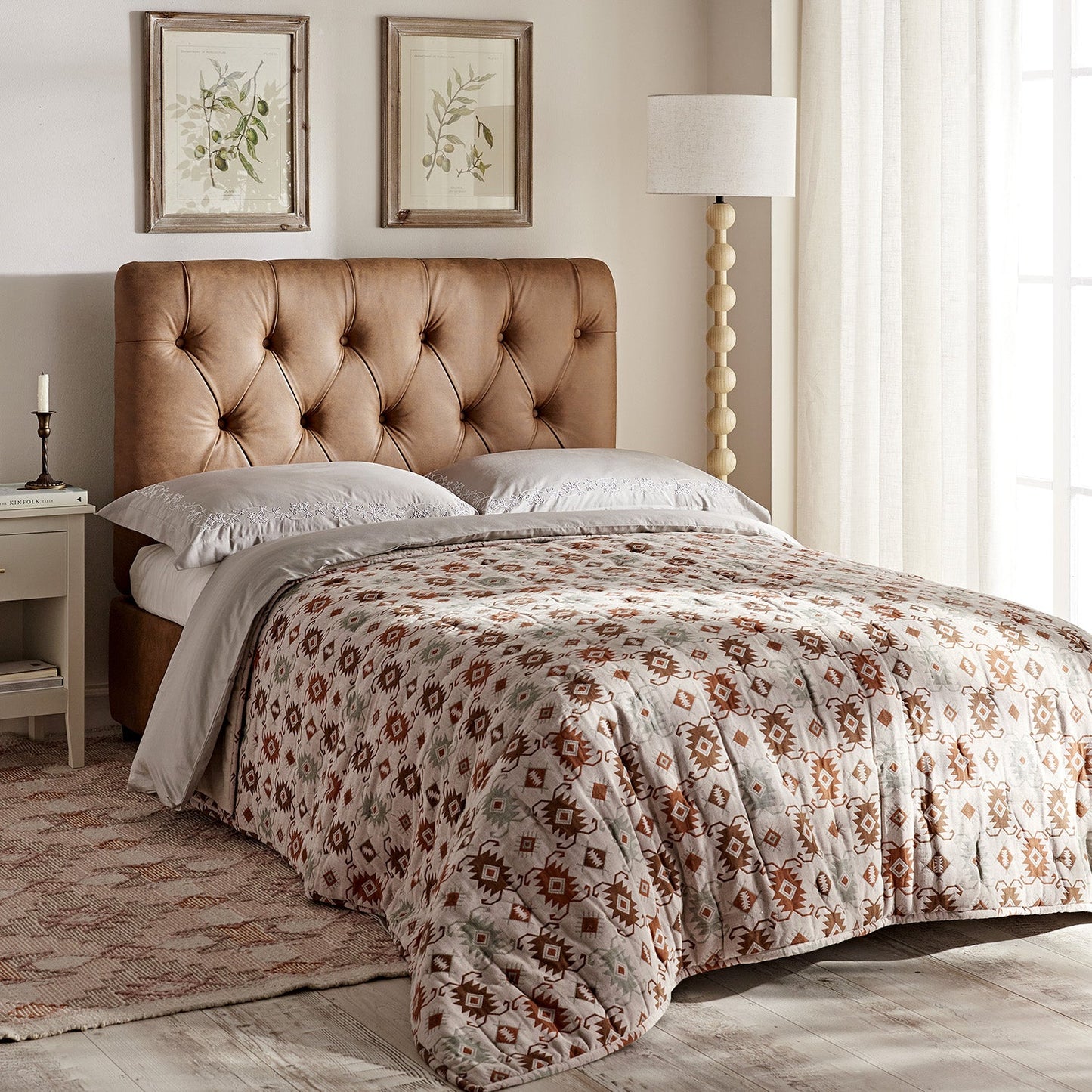 Petit lit double rabattable Portland avec boutons, ottoman, simili-daim beige