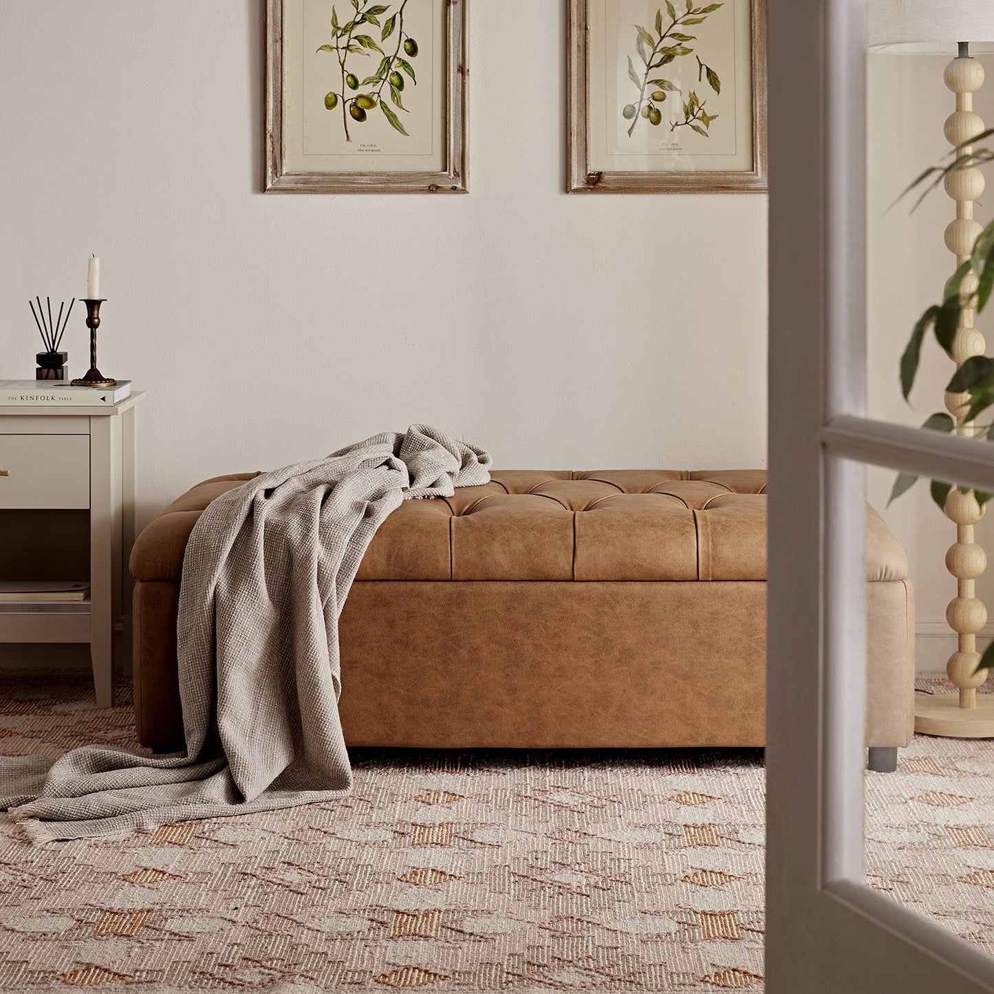 Petit lit double rabattable Portland avec boutons, ottoman, simili-daim beige