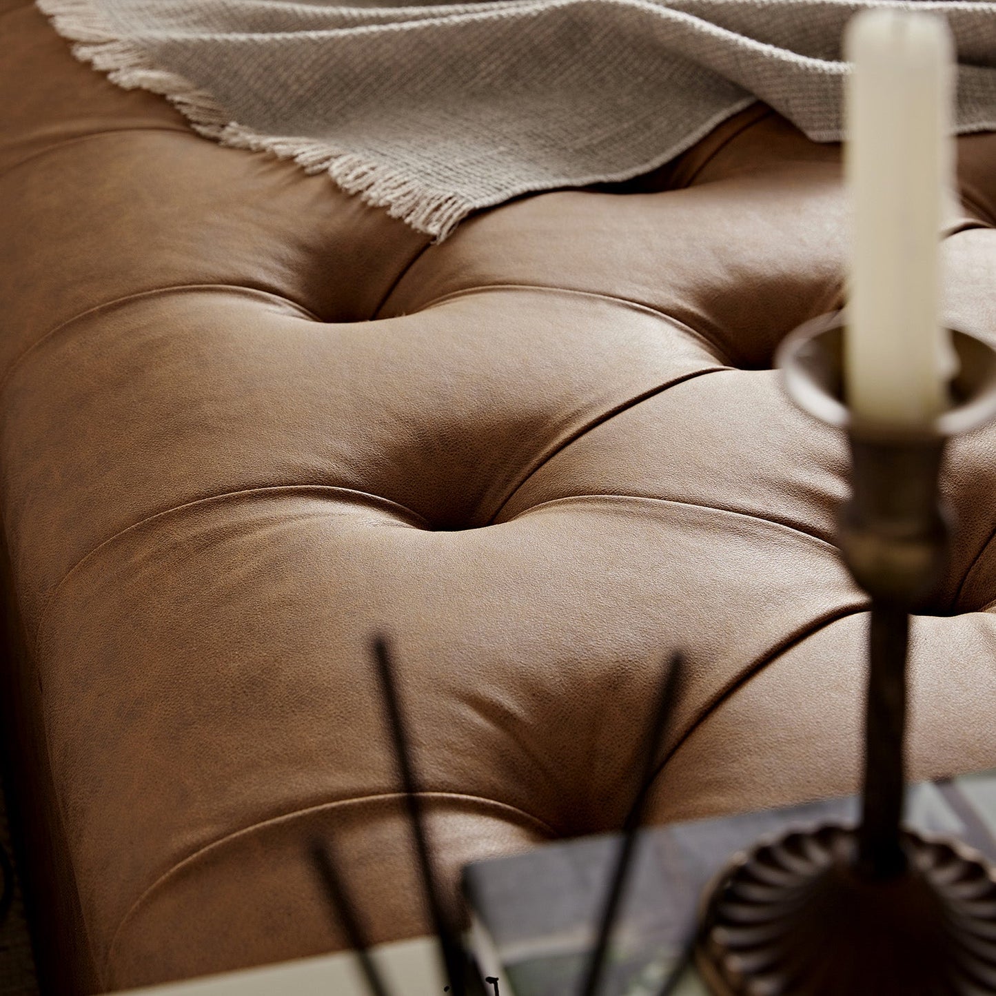 Petit lit double rabattable Portland avec boutons, ottoman, simili-daim beige