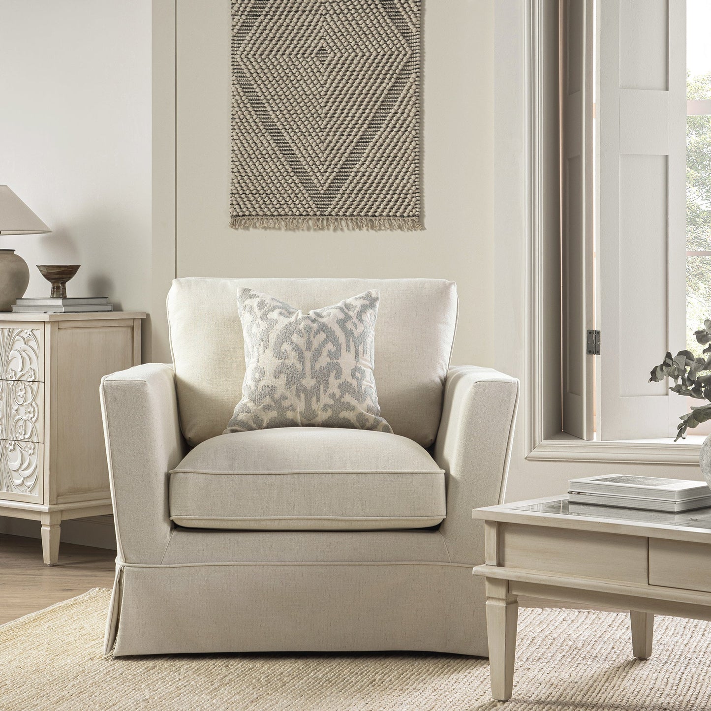 Fauteuil à jupe Fitz, mélange de lin couleur avoine