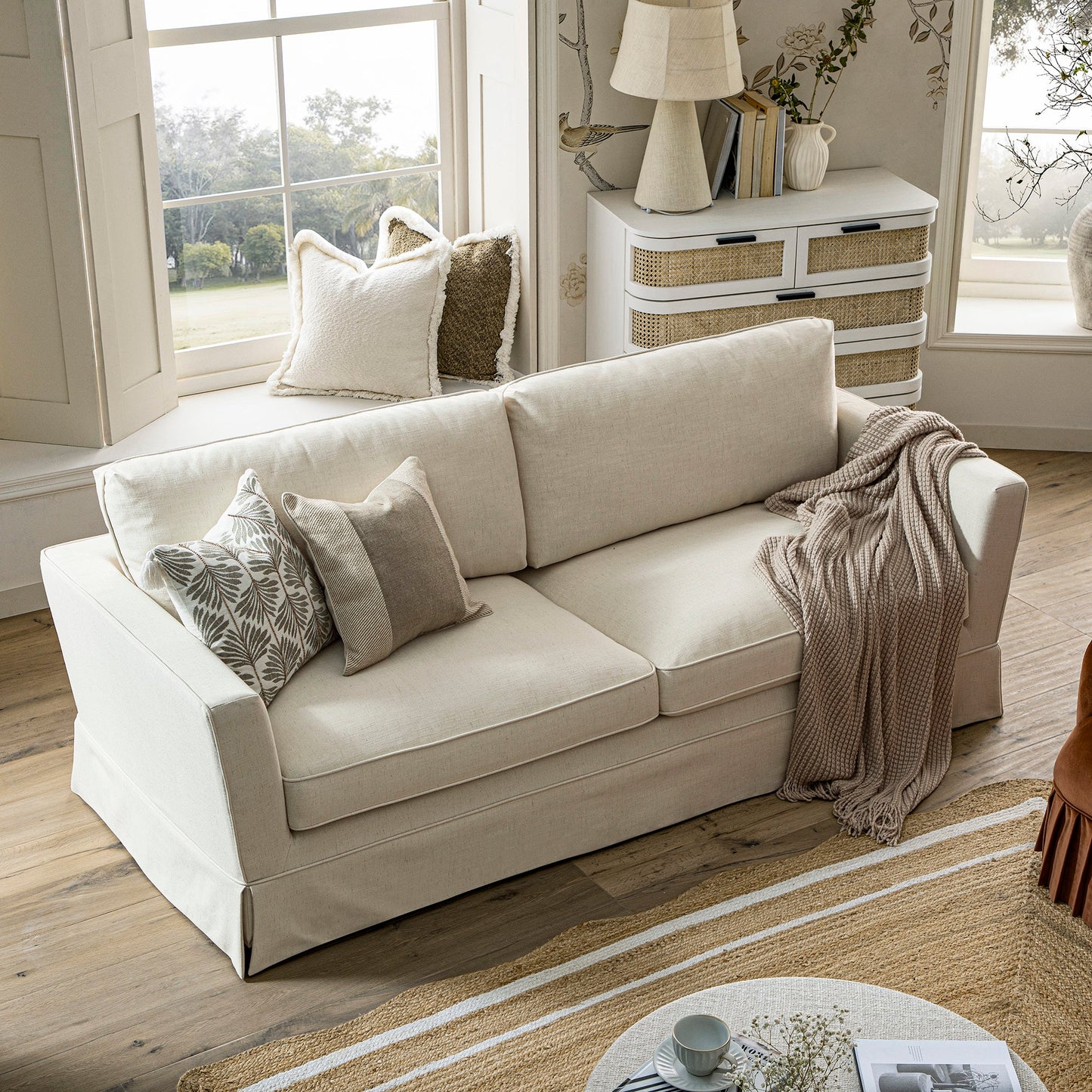 Grand canapé 3 places Fitz avec jupe, mélange de lin couleur avoine