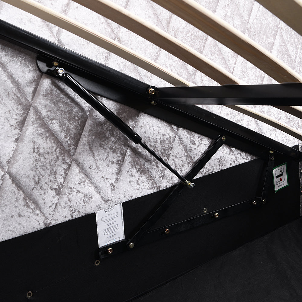 Cadre de lit rembourré en velours écrasé Hayden avec rangement latéral relevable, argent