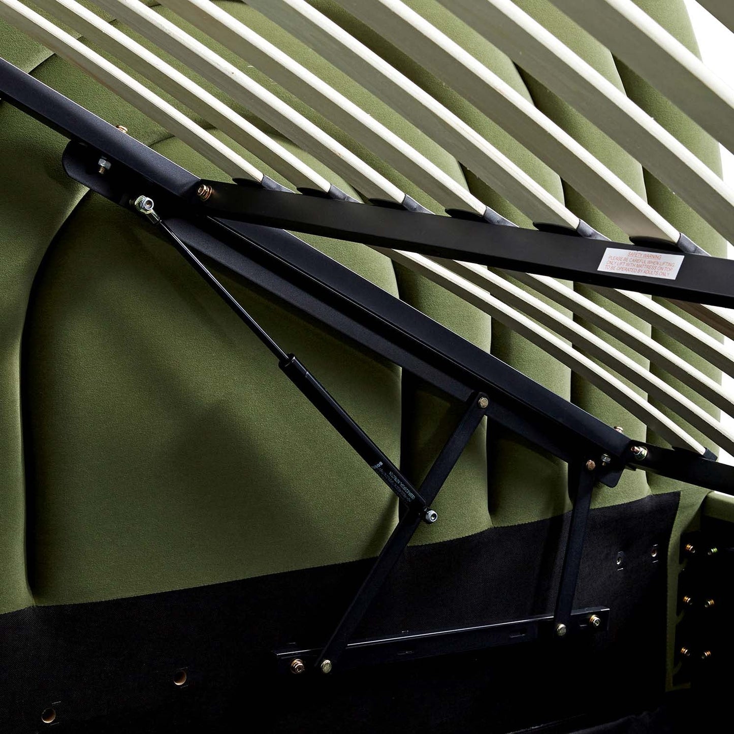 Lit TV ottoman en velours vert mousse Archer