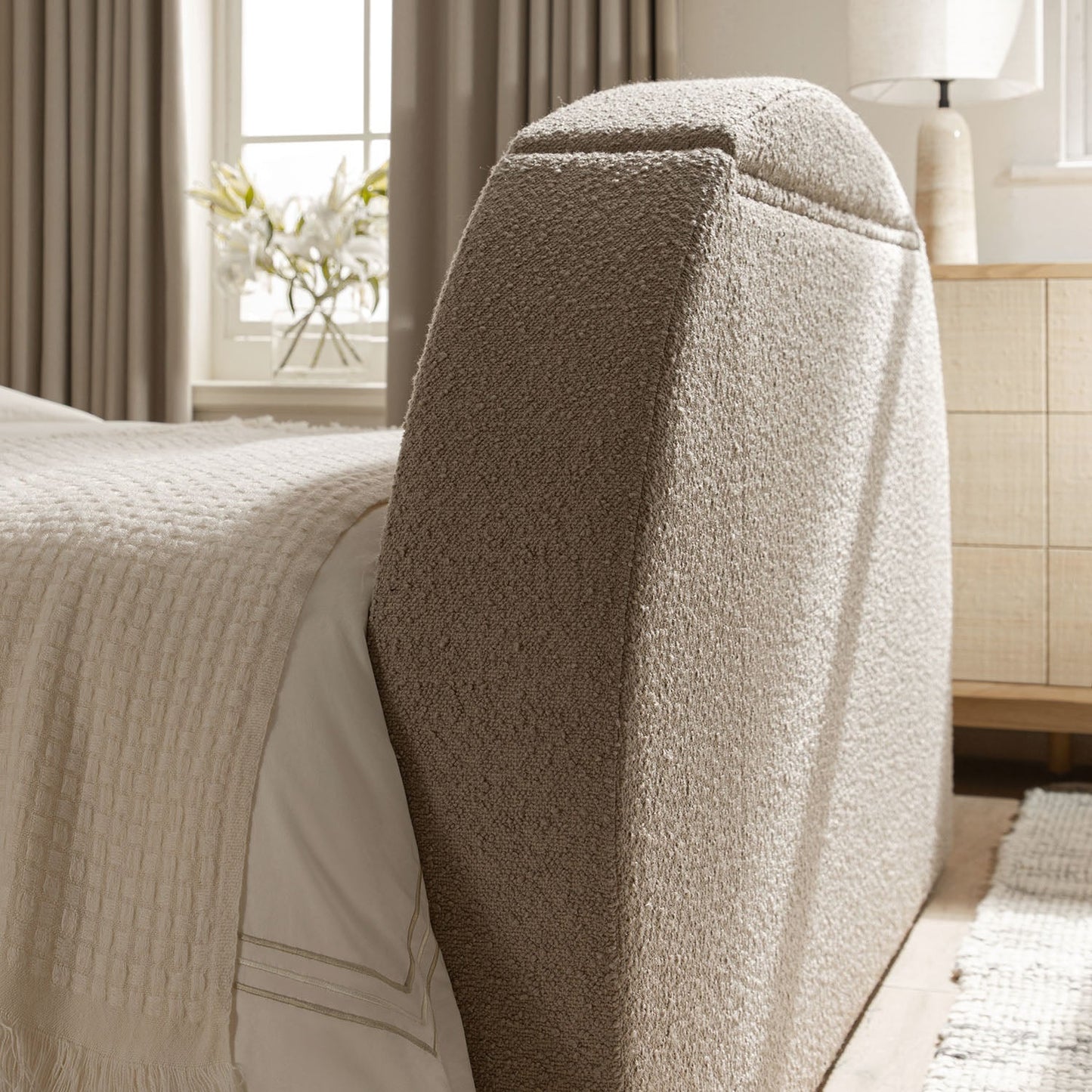 Lit TV ottoman Archer Taupe Boucle