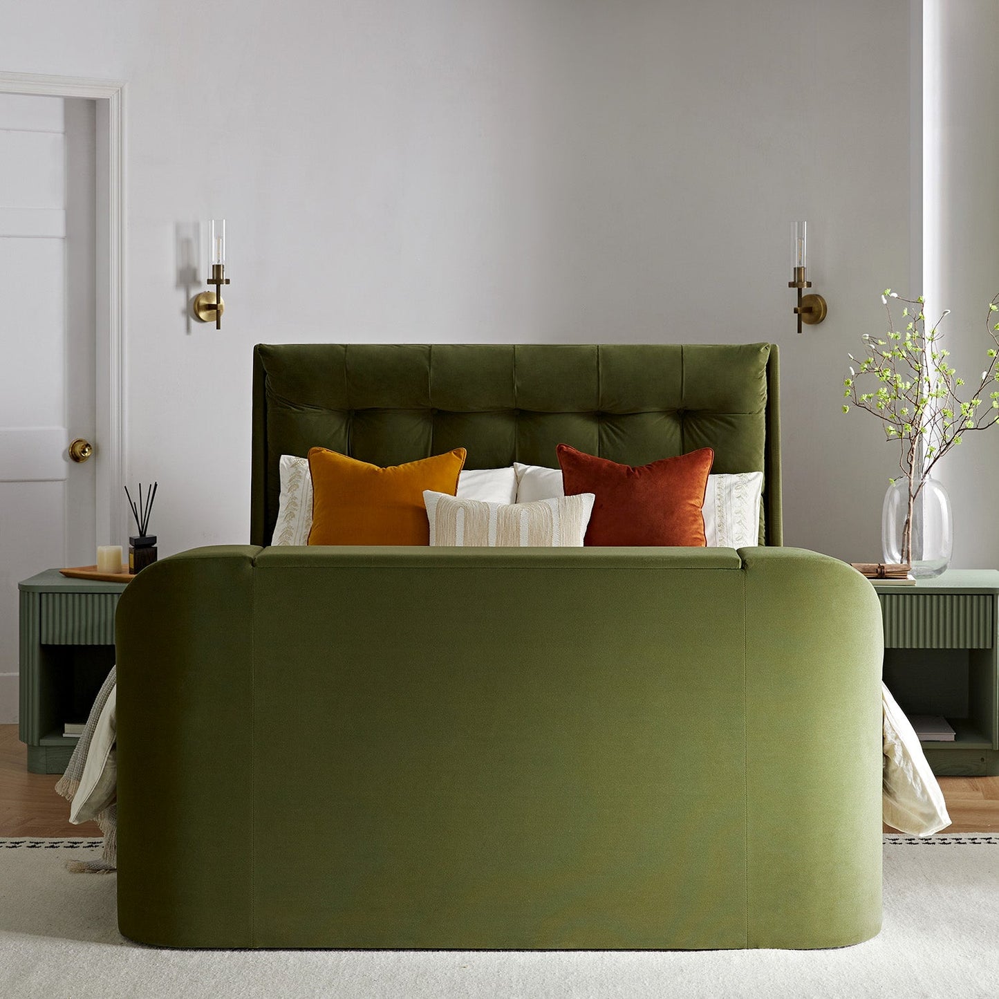 Lit TV ottoman en velours vert mousse Hadley