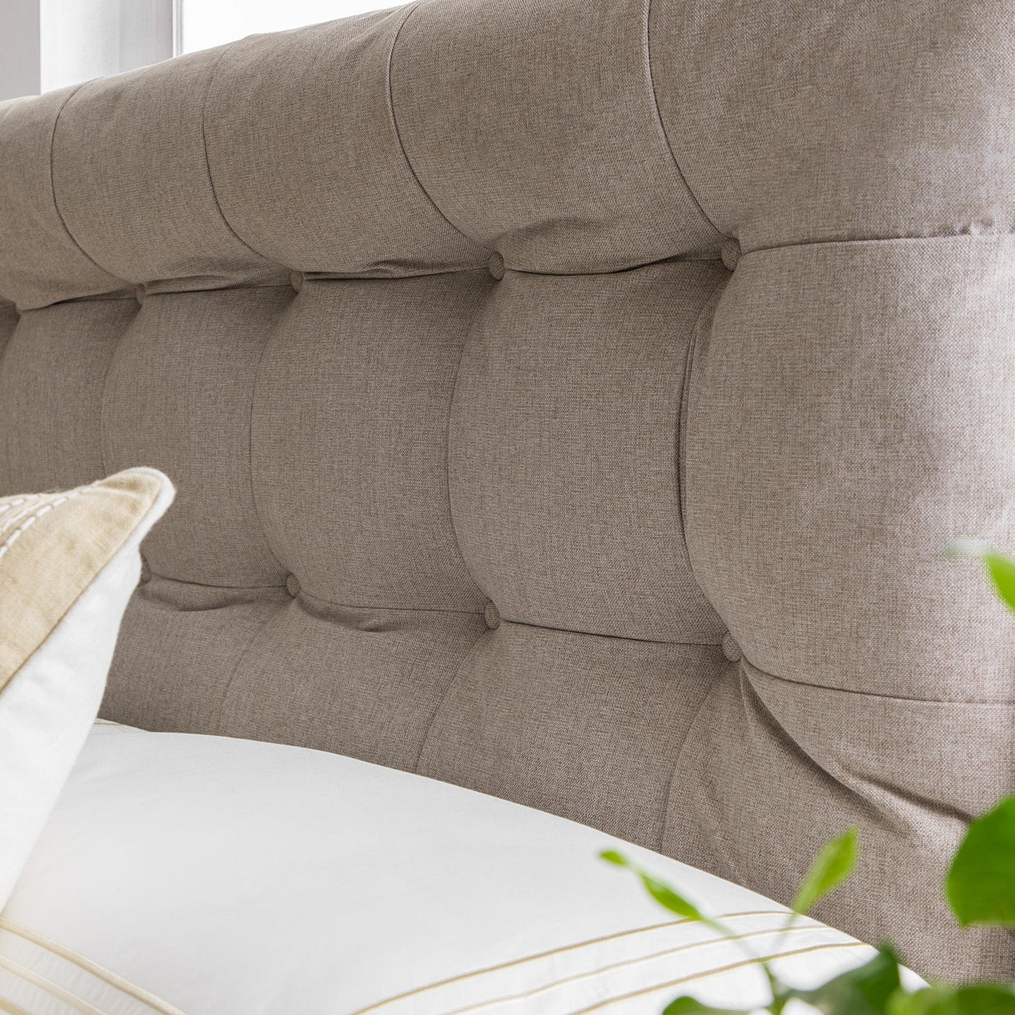 Lit TV ottoman en tissu Hadley Stone