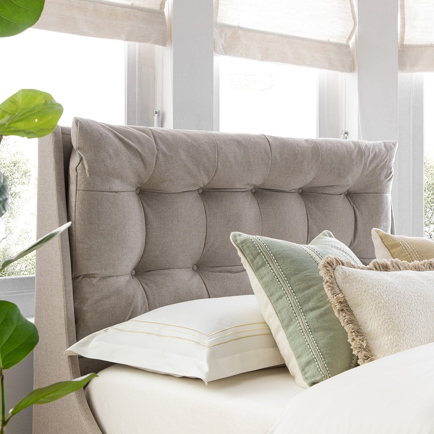 Lit TV ottoman en tissu Hadley Stone