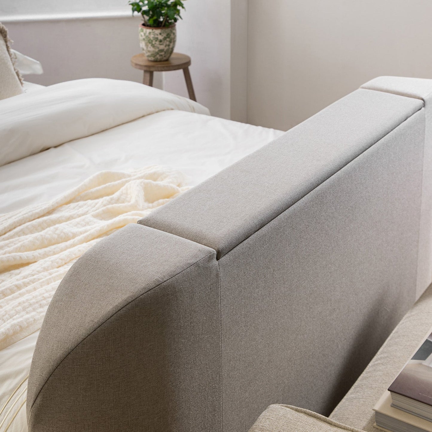 Lit TV ottoman en tissu Hadley Stone