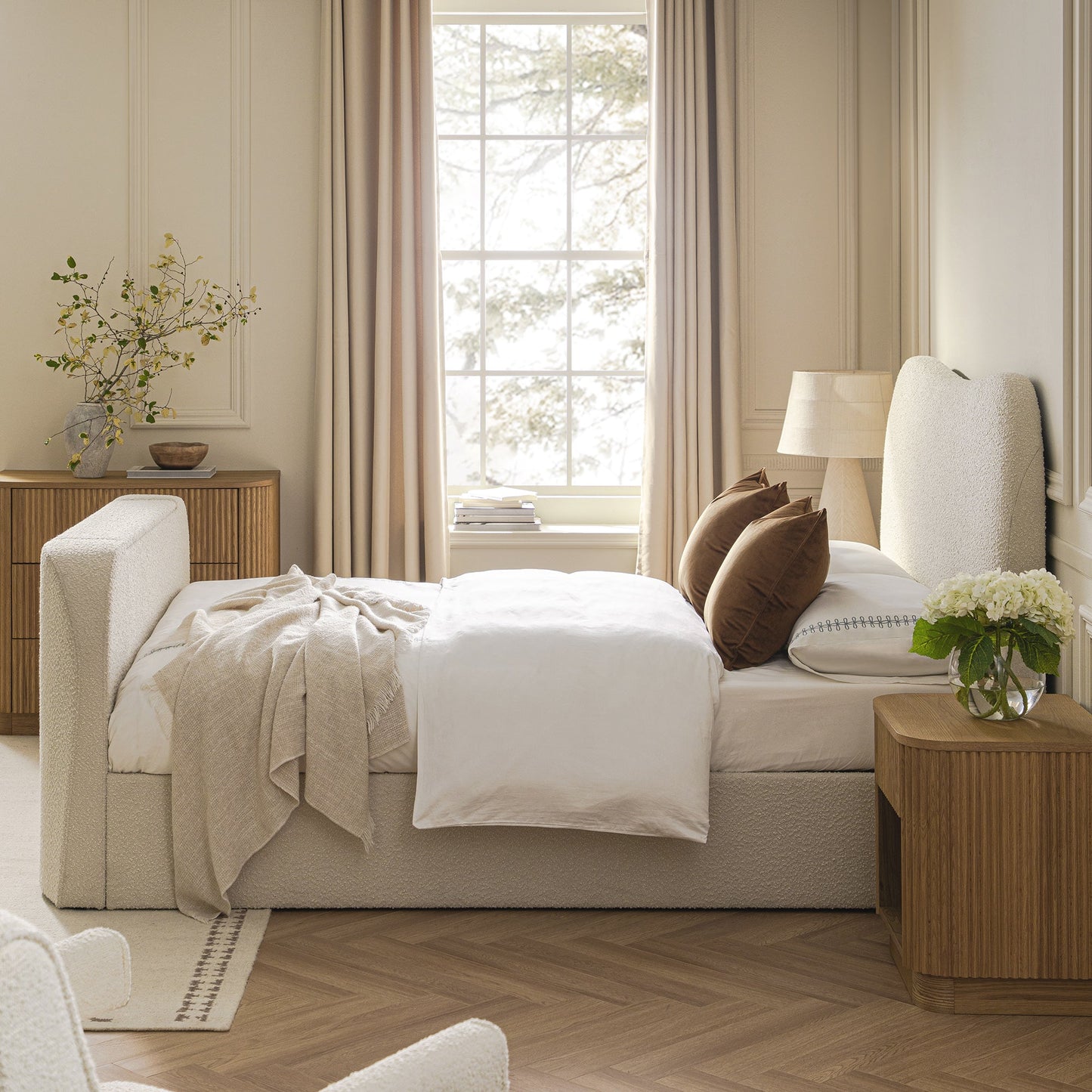 Tête de lit incurvée Egerie Beige Boucle Ottoman TV Bed