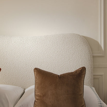 Tête de lit incurvée Egerie Beige Boucle Ottoman TV Bed