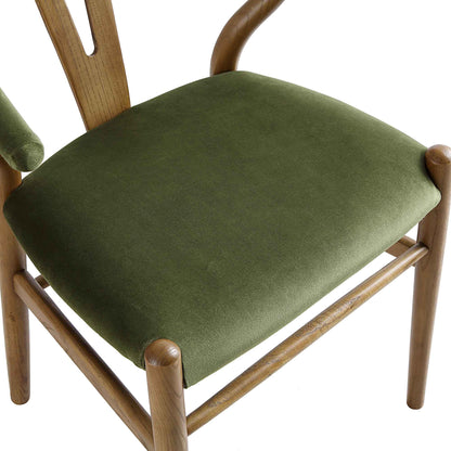 Chaise de salle à manger rembourrée Hansel, velours vert mousse et cadre en noyer clair