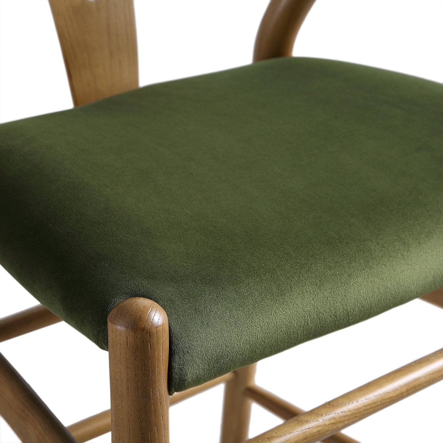Tabouret de bar rembourré Hansel, velours vert mousse et cadre en noyer clair