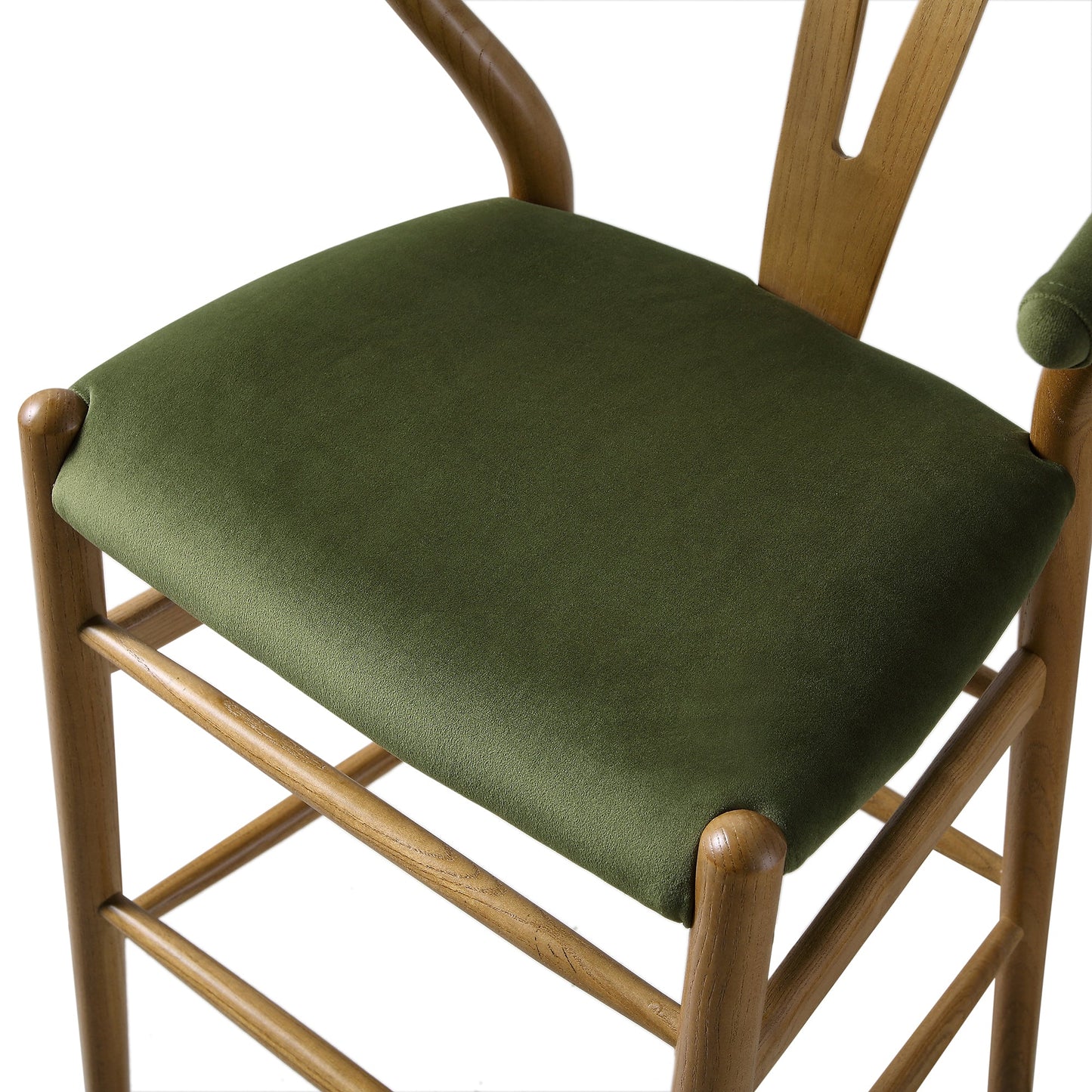Tabouret de bar rembourré Hansel, velours vert mousse et cadre en noyer clair