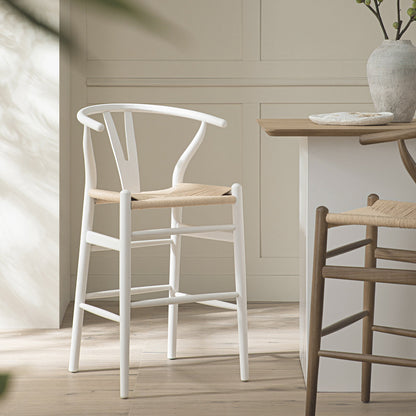 Tabouret de bar Hansel en bois tressé naturel, cadre blanc