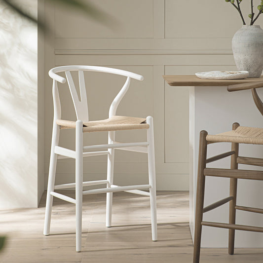 Tabouret de bar Hansel en bois tressé naturel, cadre blanc