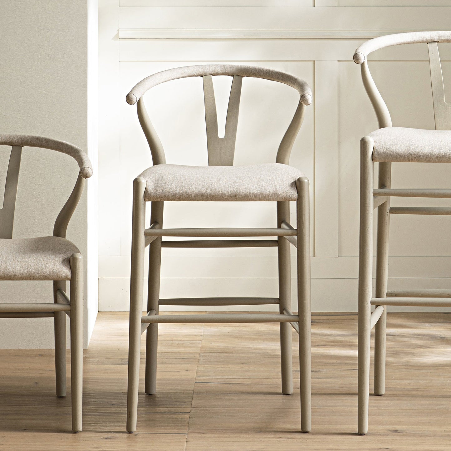 Tabouret de bar Hansel, structure taupe avec assise en tissu avoine