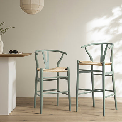 Tabouret de bar Hansel en bois tressé naturel, cadre vert sauge