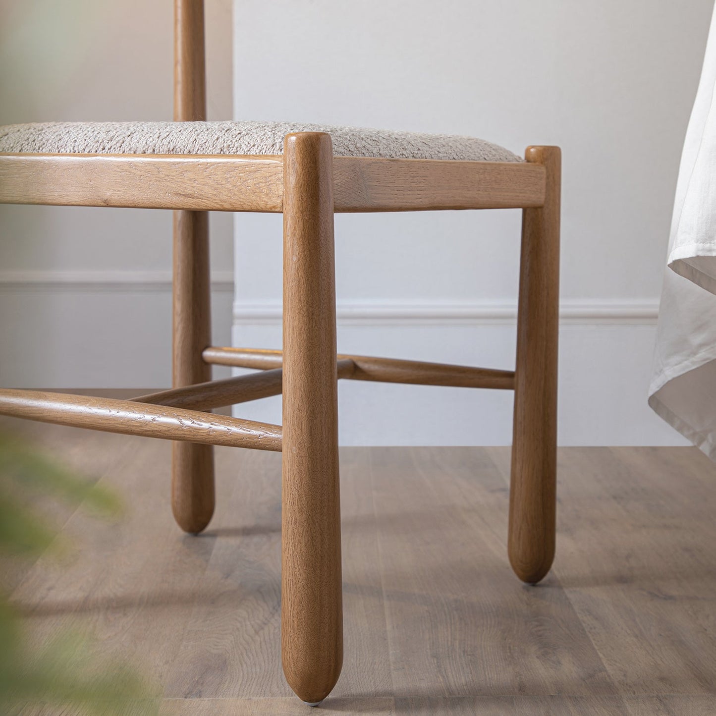 Chaise de salle à manger Tama, boucle taupe clair | Structure en chêne naturel