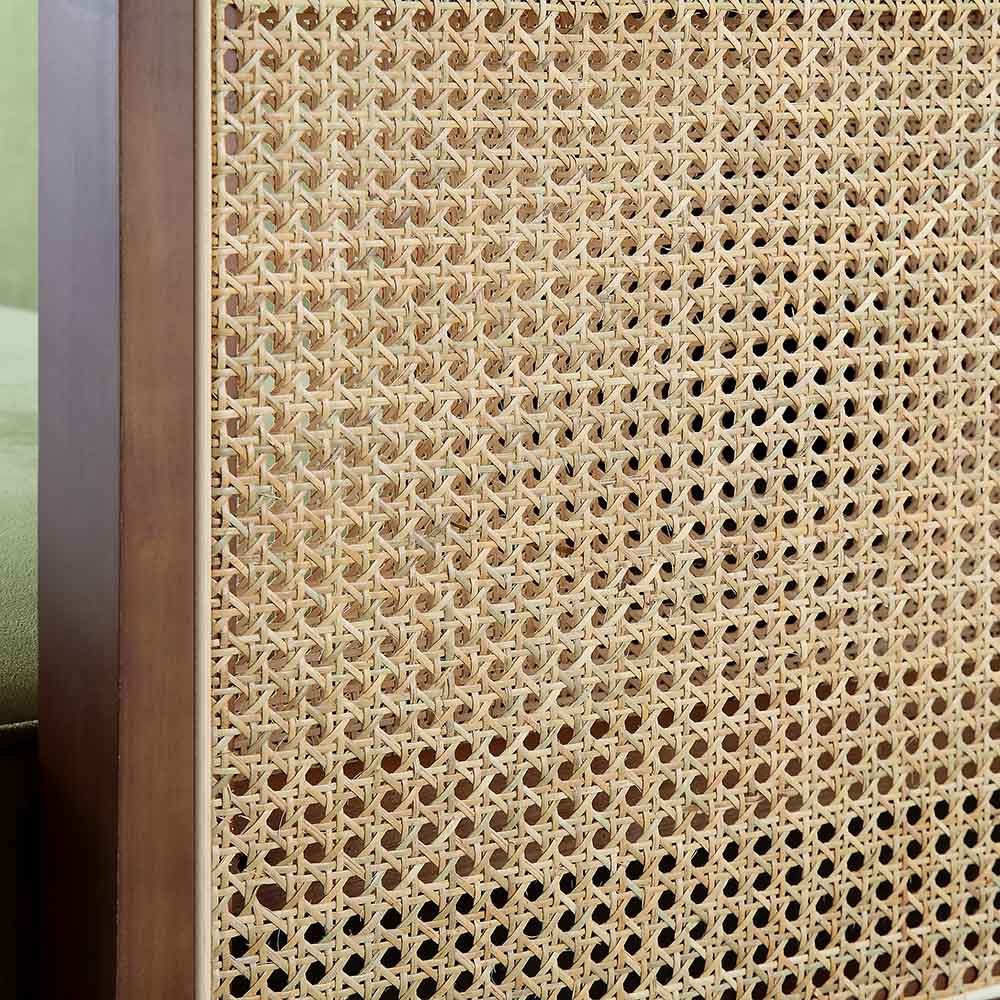 Canapé-lit Pienza en rotin, velours vert mousse et cadre en noyer