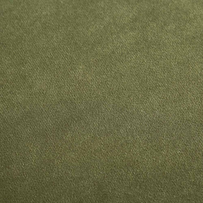 Canapé-lit Pienza en rotin, velours vert mousse et cadre en noyer