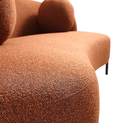 Canapé Amboise 3 places incurvé avec coussins boules, motif brique bouclé